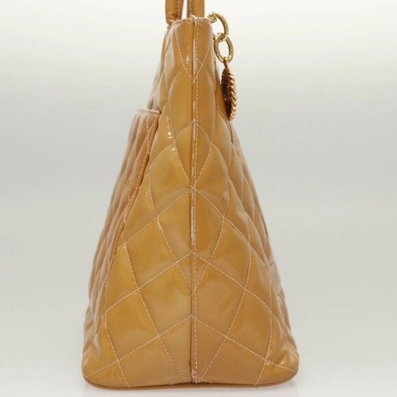 CHANEL Matelasse Reprint Tote Bag Patent leather Yellow Gold CC Auth 124110 - Picture 4 of 16